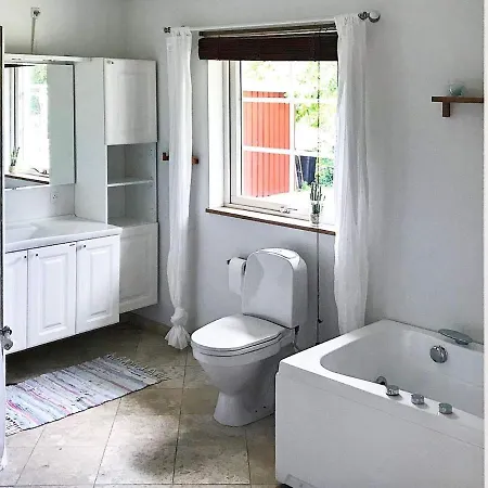Three-bedroom Holiday In Maribo * Bandholm