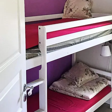 Three-bedroom Holiday In Maribo *